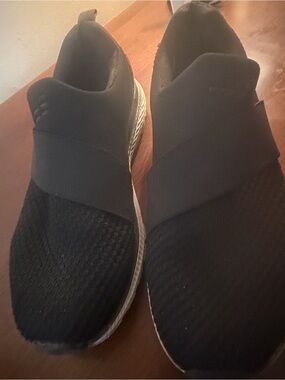 Women’s Slip-On Athletic Sneakers - Black